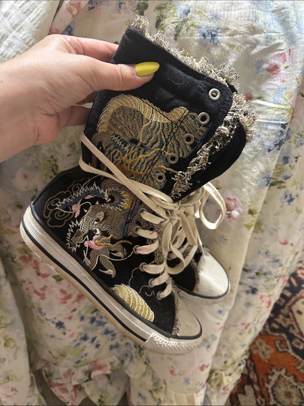 Biya Jonny Was Dragon Embroidered high top tennis shoes. Womens size 8.5/9